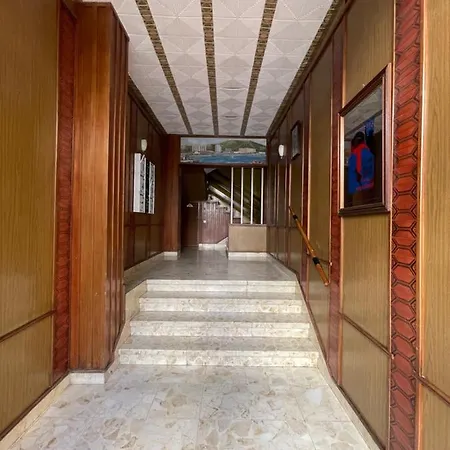 Edificio Sierra, Numero 35 * לוס כריסטיאנוס