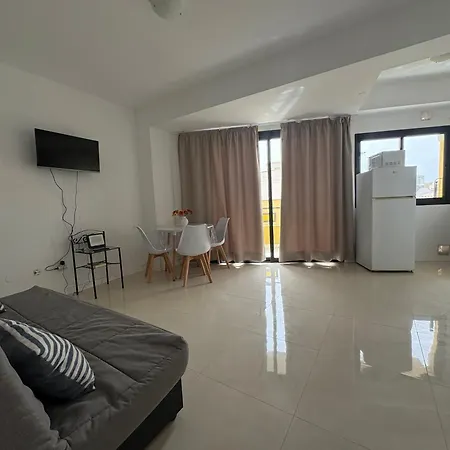 Edificio Sierra, Numero 35 * לוס כריסטיאנוס