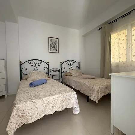 Edificio Sierra, Numero 35 * לוס כריסטיאנוס